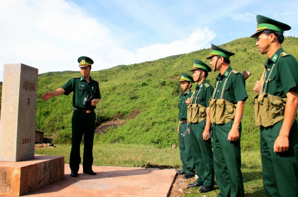 Cảnh giác với chiêu trò đòi “phi chính trị hóa” lực lượng vũ trang