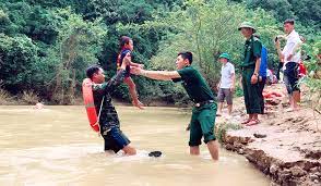 Đồn Biên phòng Cửa khẩu Lệ Thanh Bộ đội Biên phòng tỉnh Gia Lai nuôi học trò nghèo