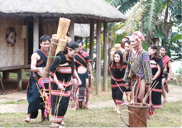 Quan hệ tộc người xuyên biên giới Việt –Trung và sự phát triển bền vững vùng Tây Bắc