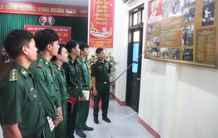 Định hướng tư tưởng cho cán bộ, chiến sĩ Quân đội trước thềm Đại hội XIII của Đảng