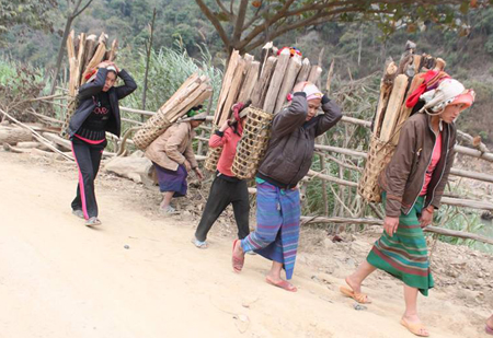 Một số kinh nghiệm trong việc giải quyết vấn đề người di cư tự do và kết hôn không giá thú trong vùng biên giới hai nước Việt Nam – Lào