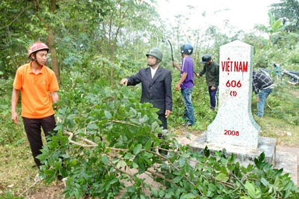 Già làng Hồ Ría tham gia bảo vệ đường biên, cột mốc.