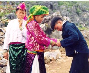 Phong tục hôn nhân của đồng bào Mông