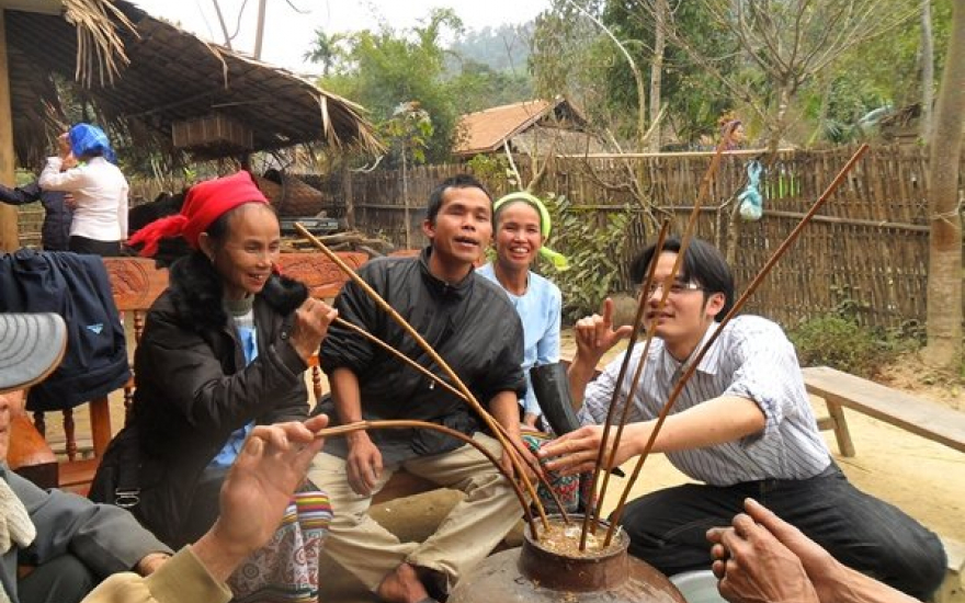 Tục uống rượu cần của người K’Ho