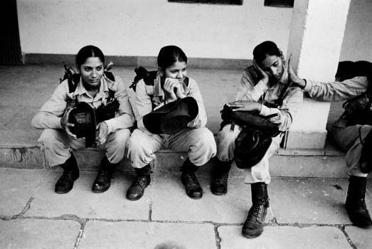 Nữ tân binh  trên biên giới Ấn Độ