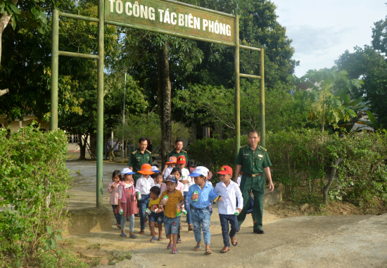 Mô hình Đội thanh niên tình nguyện bảo vệ biên giới ở tỉnh Hà Giang: Thắp 