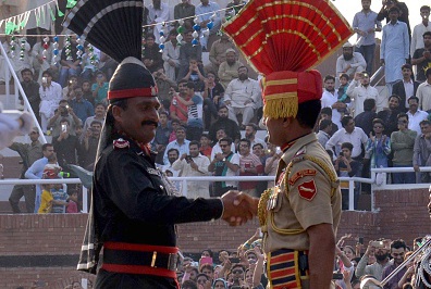 Lễ hạ cờ đóng cửa biên giới giữa Ấn Độ và Pa-ki-xtan