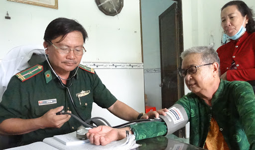 Người chiến sĩ quân y hết lòng vì nhân dân phục vụ
