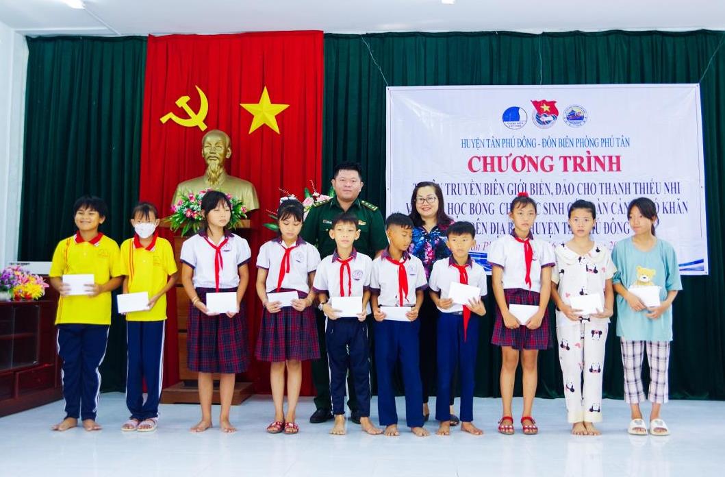 Gương sáng sĩ quan trẻ Biên phòng học tập và làm theo lời Bác