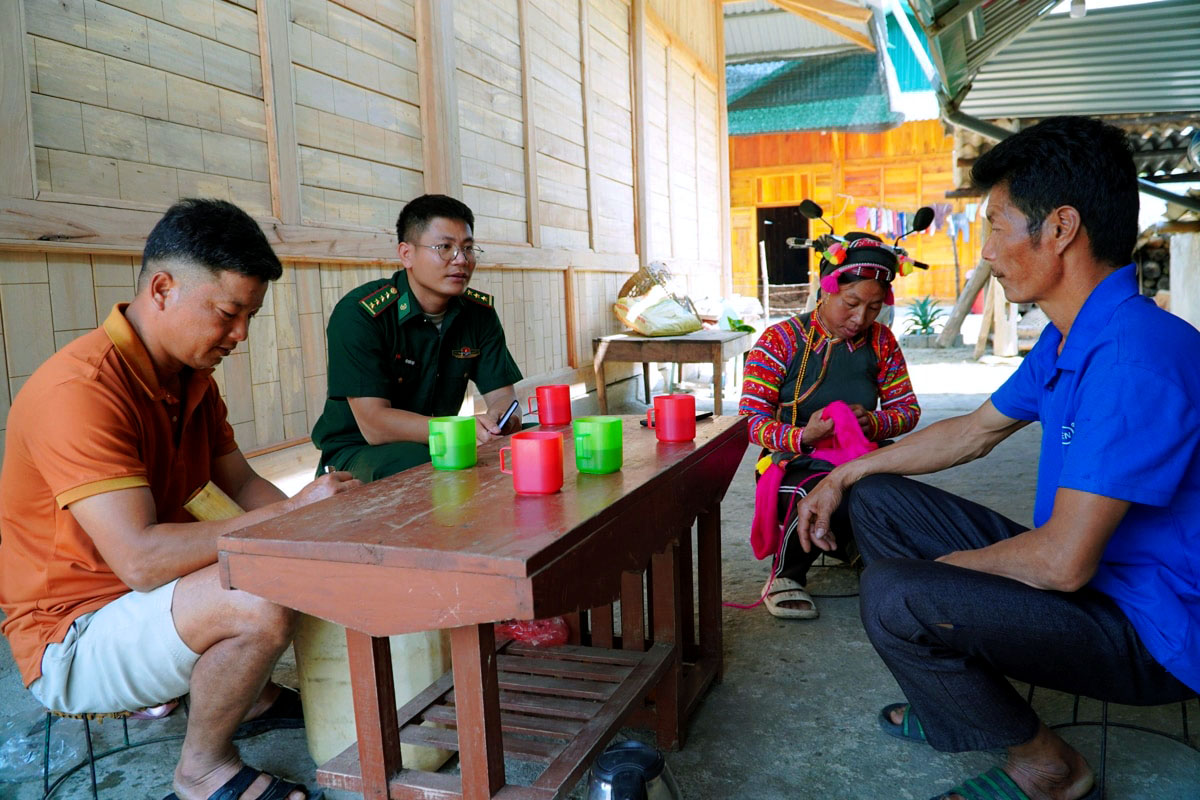 “Ba bám, bốn cùng” giúp nhân dân nơi cực Tây Tổ quốc thoát nghèo