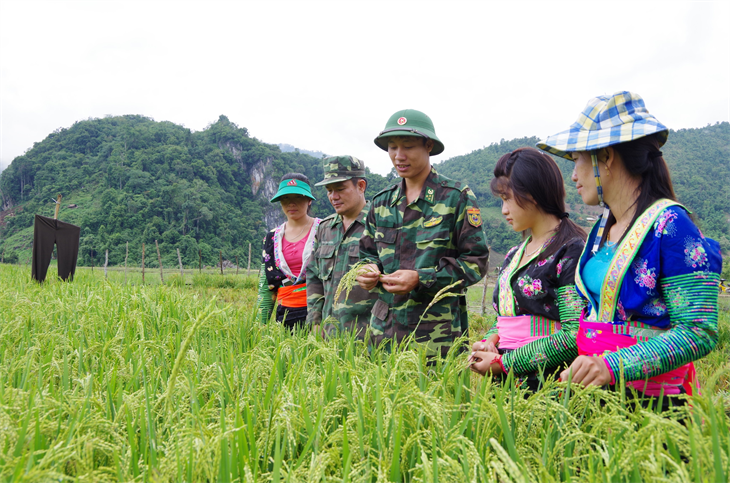 Những người con của bản