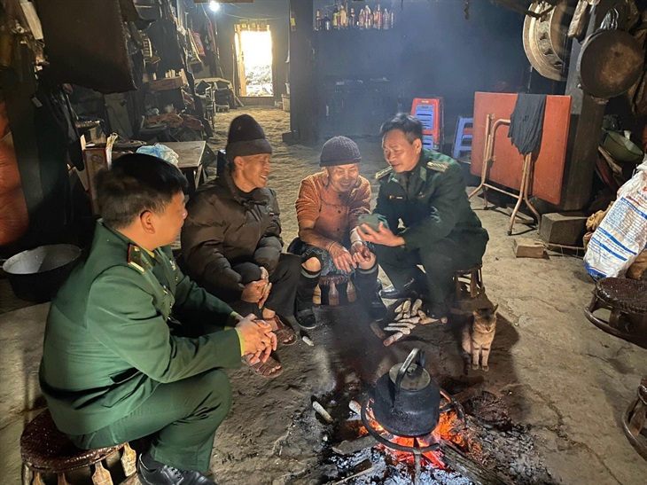 Người cao tuổi tích cực tham gia bảo vệ biên giới